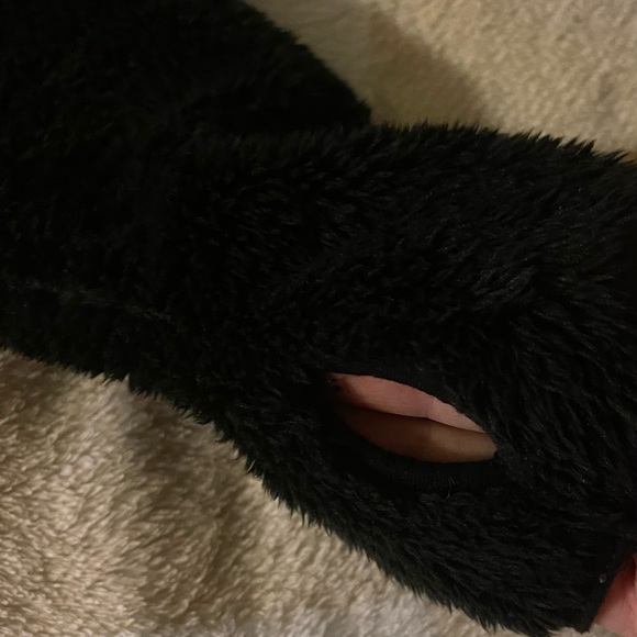 Beautiful American Eagle zip up black jacket! Mock neck that fits XS-S. Petite🖤 - Picture 4 of 7